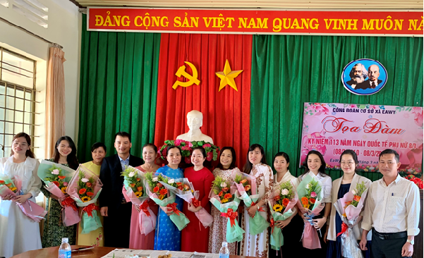 Công đoàn cơ sở xã Ea Wy tổ chức Toạ đàm kỷ niệm 113 năm Ngày quốc tế phụ nữ 08/3